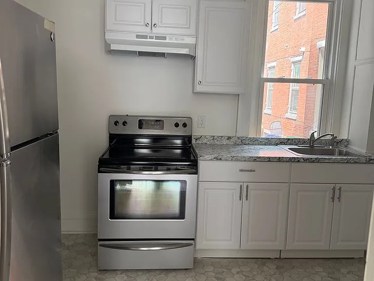 110 S Beaver St — Photo 4
