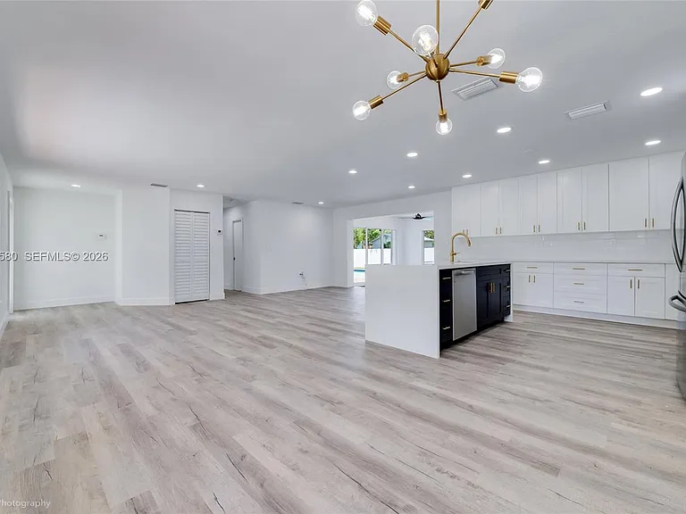 6250 SW 62nd Pl — Photo 6