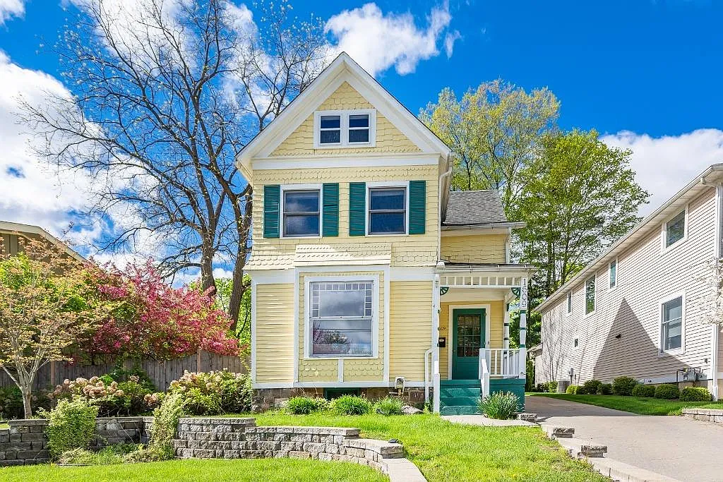 1609 Dexter Ave photo 1