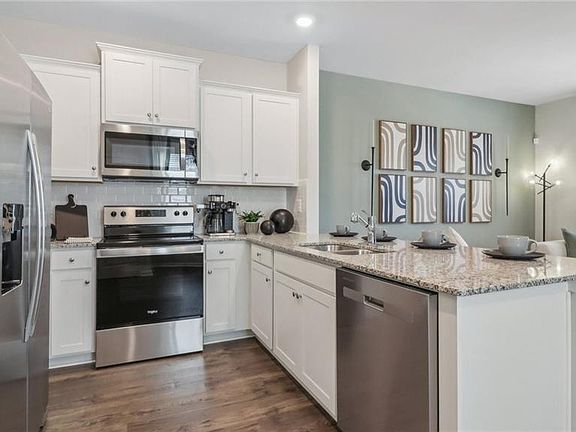 4th image of 113 Kenmore Cir