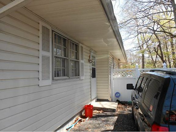 2nd image of 38 Beach Ln