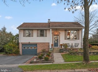 12 Cherrywood Rd, Wyomissing, PA 19610