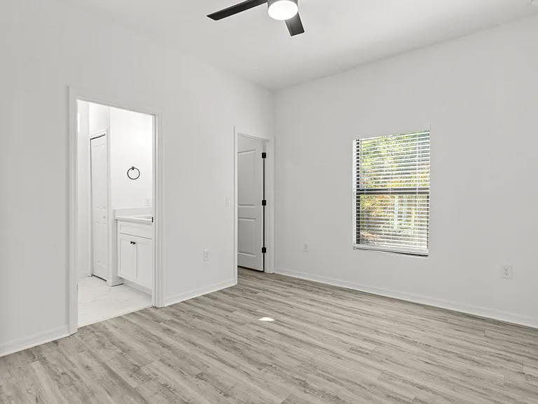 548 Knapp St — Photo 30