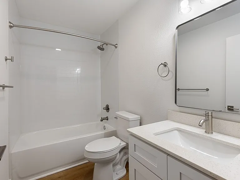 Full Size Bathroom