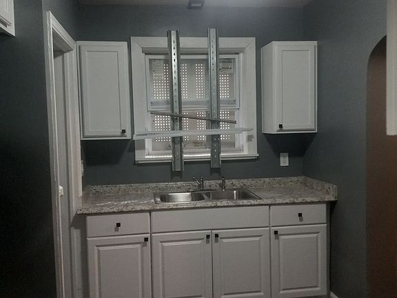 3rd image of 16014 Hackett St