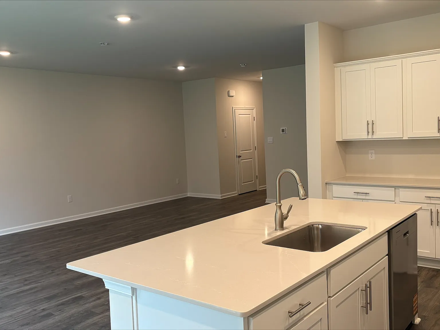 4 bed, 2313 sqft, $3,500 — Photo 2