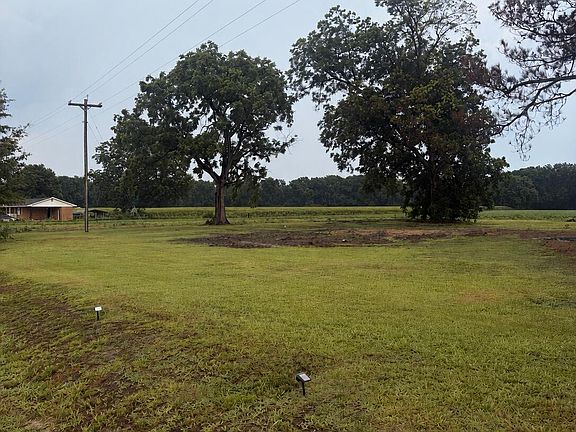 3rd image of 315 Flowers Road