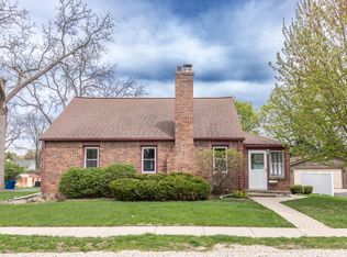 242 N Lord Ave, Carpentersville, IL 60110