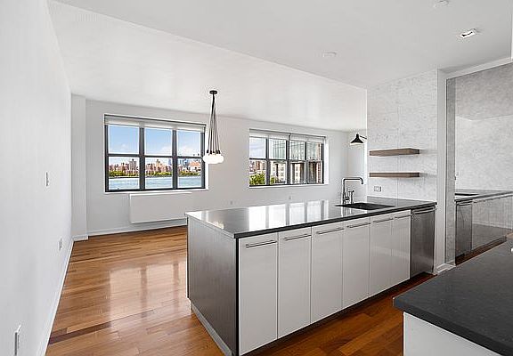3rd image of 58 Metropolitan Ave APT 5C