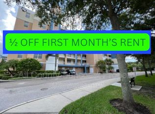 960 Starkey Rd APT 1305, Largo, FL 33771