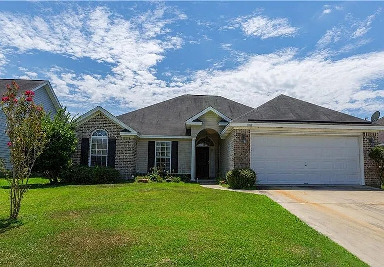 258 Lancaster Way — Photo 2