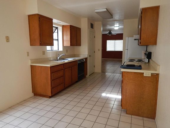 3rd image of 1049 Carmelita Dr
