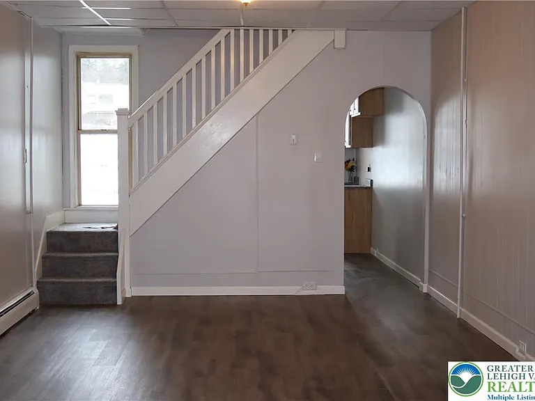 319 N Columbia St — Photo 8