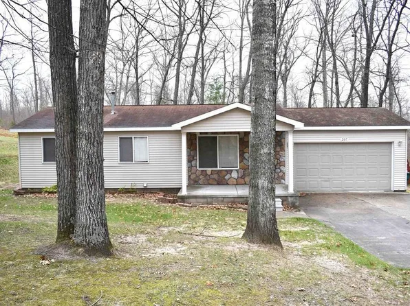 207 Raccoon Trl, Houghton Lake, MI 48629