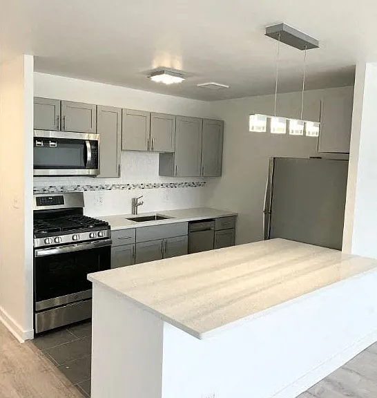 2424 N.Clark — Photo 12