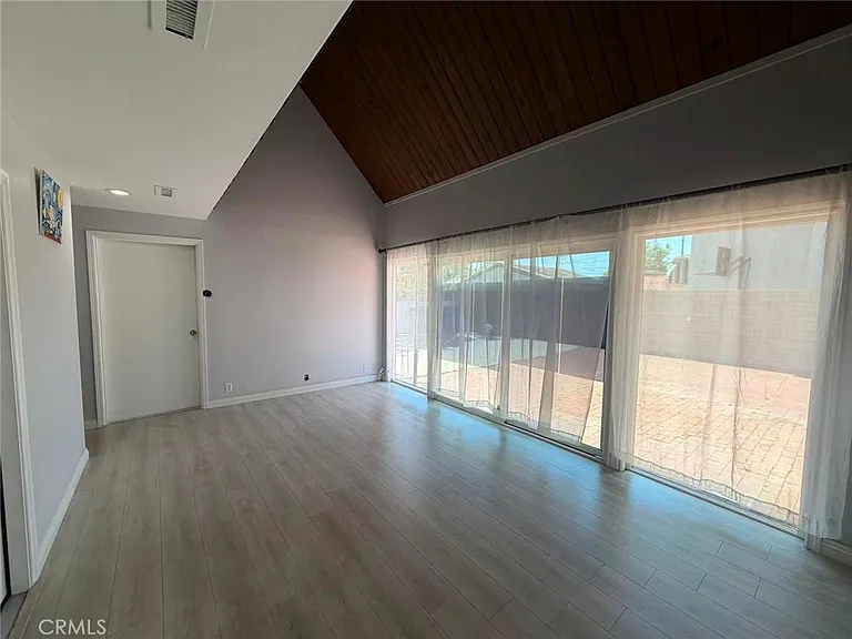5738 Agnes Ave — Photo 7