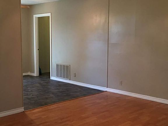 Living room in to dinin area