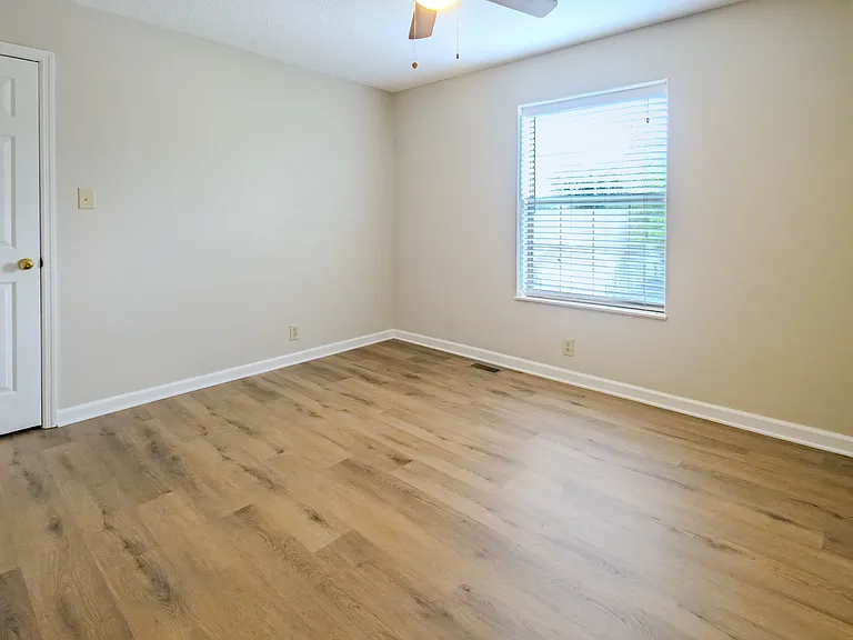 843 Claybrook Ct — Photo 17