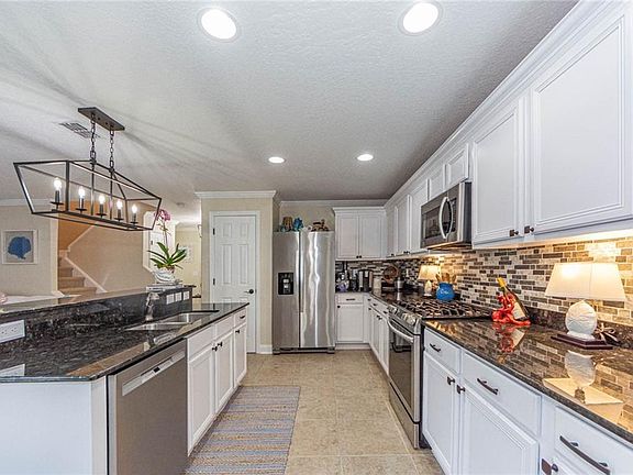 5th image of 1632 Pointe West Way