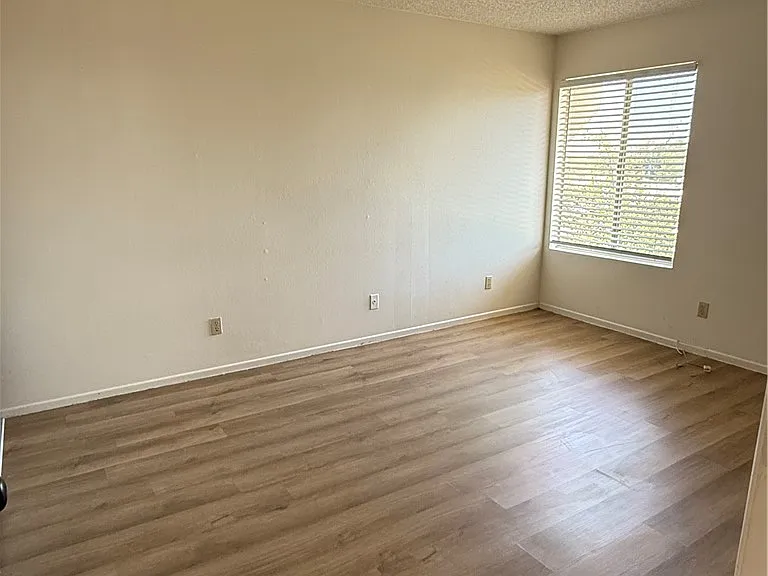 870 Avenue B #406 — Photo 13