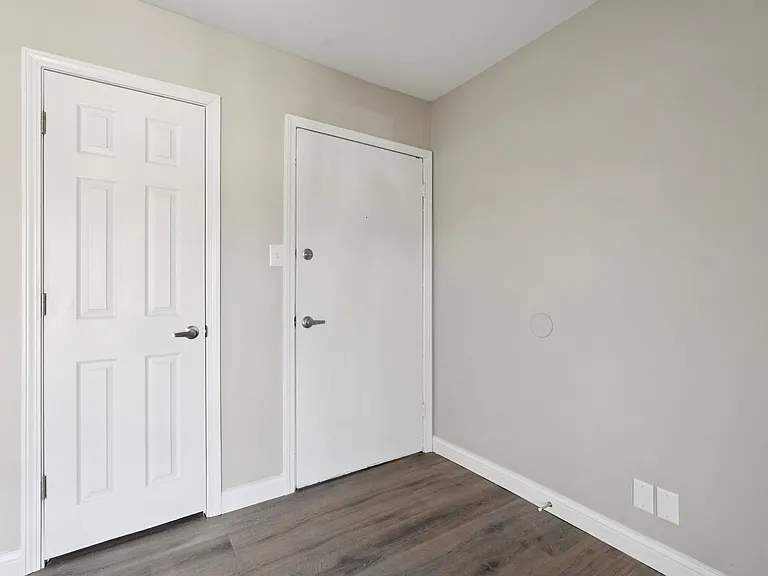 Charleston Square Apartments — Photo 44