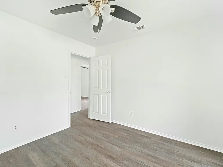 2130 Harvester Dr — Photo 15