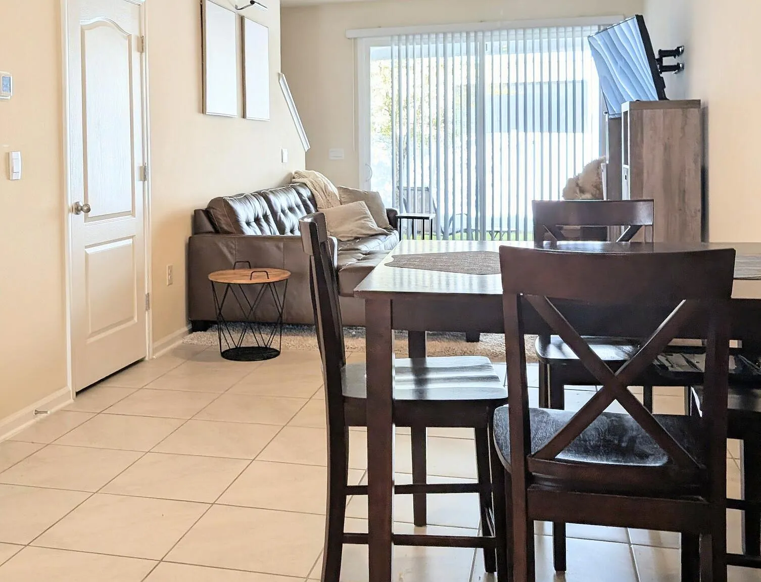 3 bed, 2.5 bath, 1301 sqft, $1,900 — Photo 4