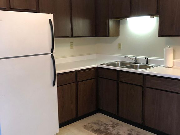 3rd image of 318 W Illinois St APT G