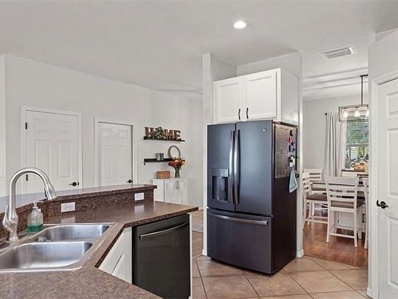 3rd image of 321 Shadow Lakes Dr
