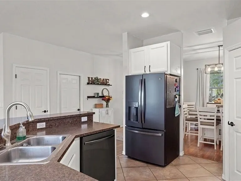 321 Shadow Lakes Dr — Photo 3