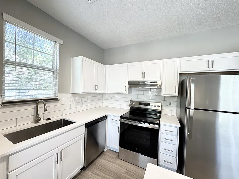 Brookberry Park Apartments — Photo 4