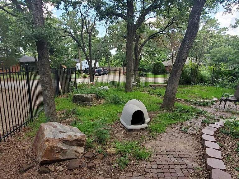 1815 Greenwood Dr — Photo 14