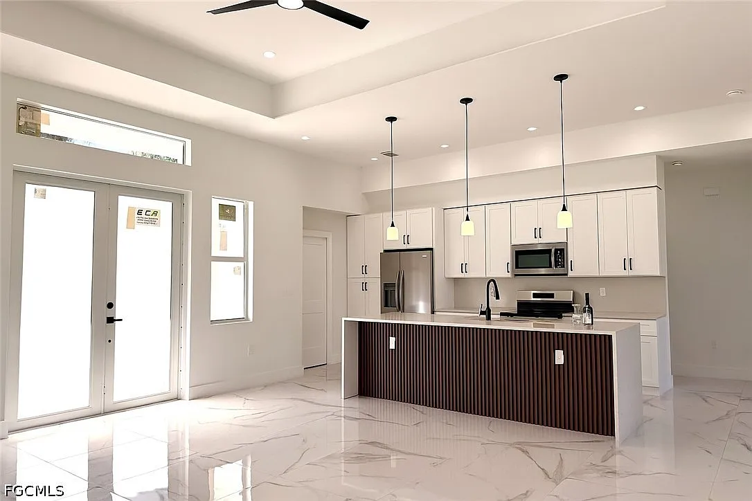 3 bed, 2.0 bath, 1534 sqft, $2,000 — Photo 1