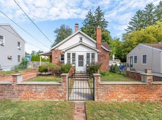 34 Campechi St, Springfield, MA 01104