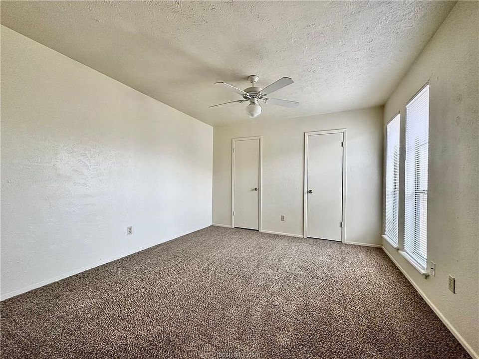 1st image of 2411 De Lee St APT 24