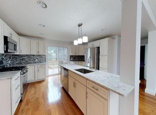 25 Colonial Dr, Bridgewater, MA 02324