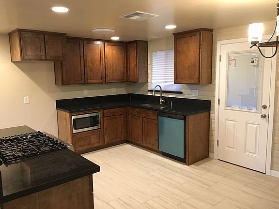 3rd image of 5811 S Catalina Ave