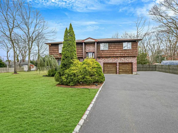 24 Wilson Avenue, Nesconset, NY 11767
