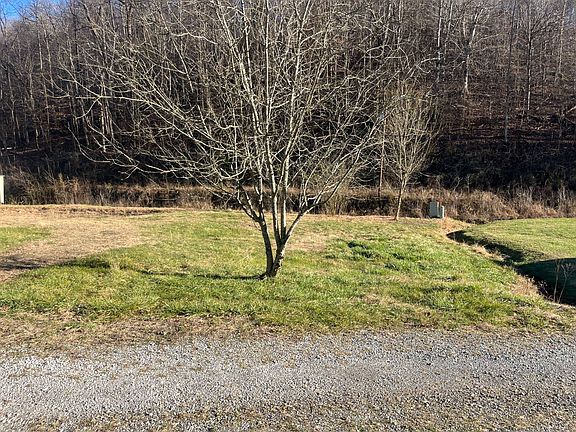 4th image of 1988 Smith Grove Rd