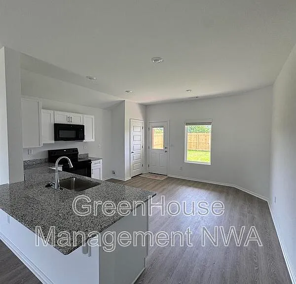2637 E Gila Way — Photo 6