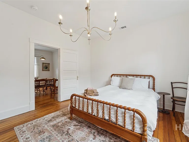 211 W 40th St #B — Photo 21