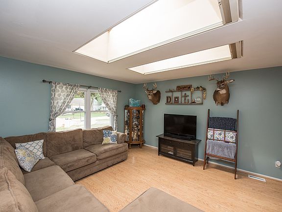 2nd image of 70 Lacrosse Ct