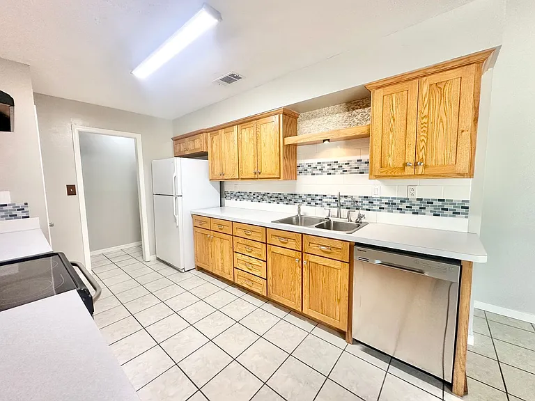 2829 Bailey Ln — Photo 10