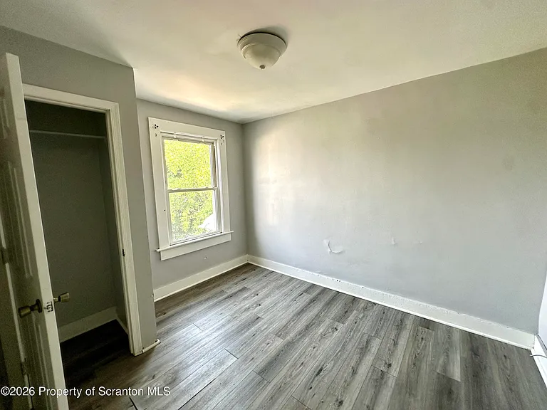 124 Crown Ave — Photo 7