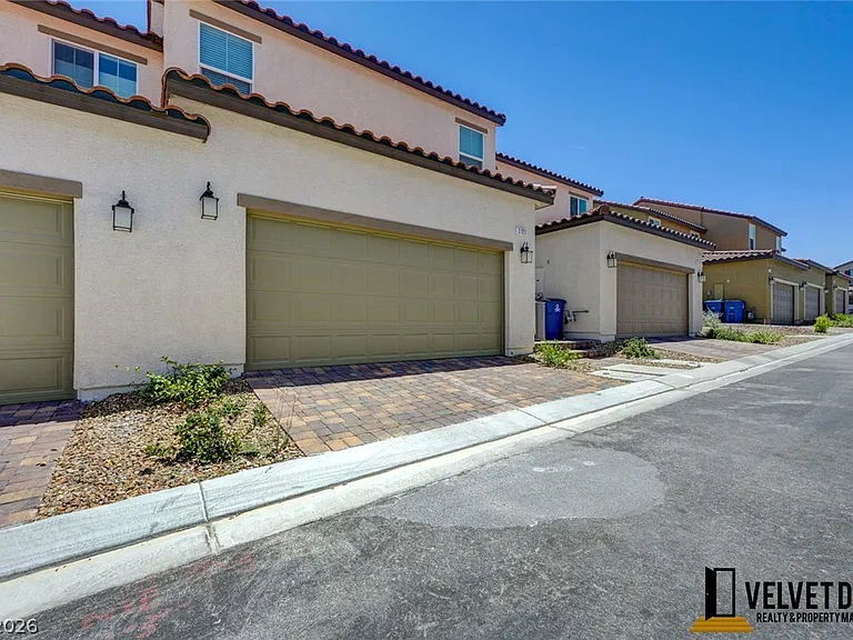 2725 Luzzi Walk — Photo 29