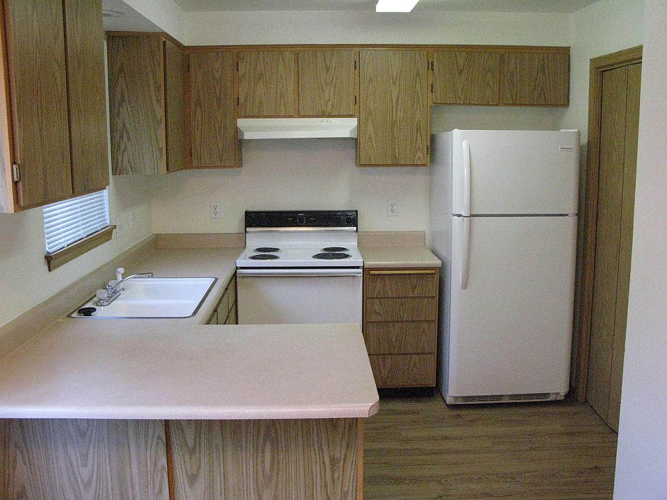 1st image of 851 E 9th St APT C