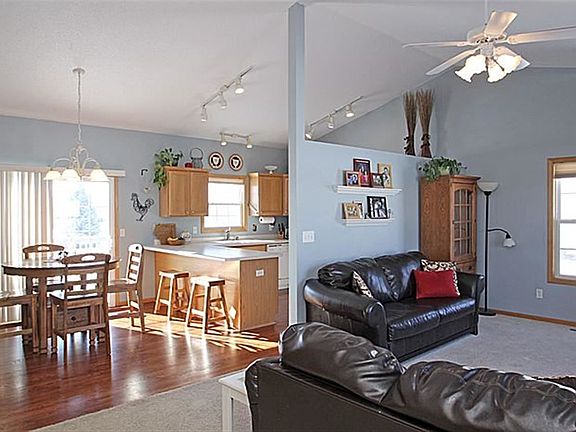3rd image of 330 Fox Run Dr