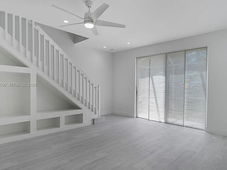 2098 Madeira Dr — Photo 17