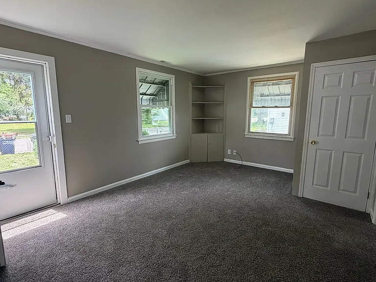 4439 Eichelberger Ave — Photo 3