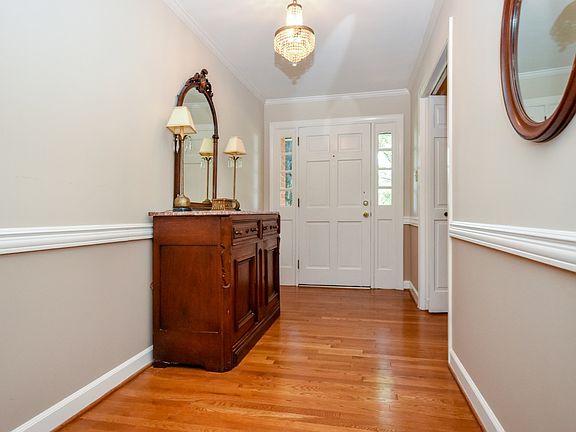 5th image of 2929 E Broad St